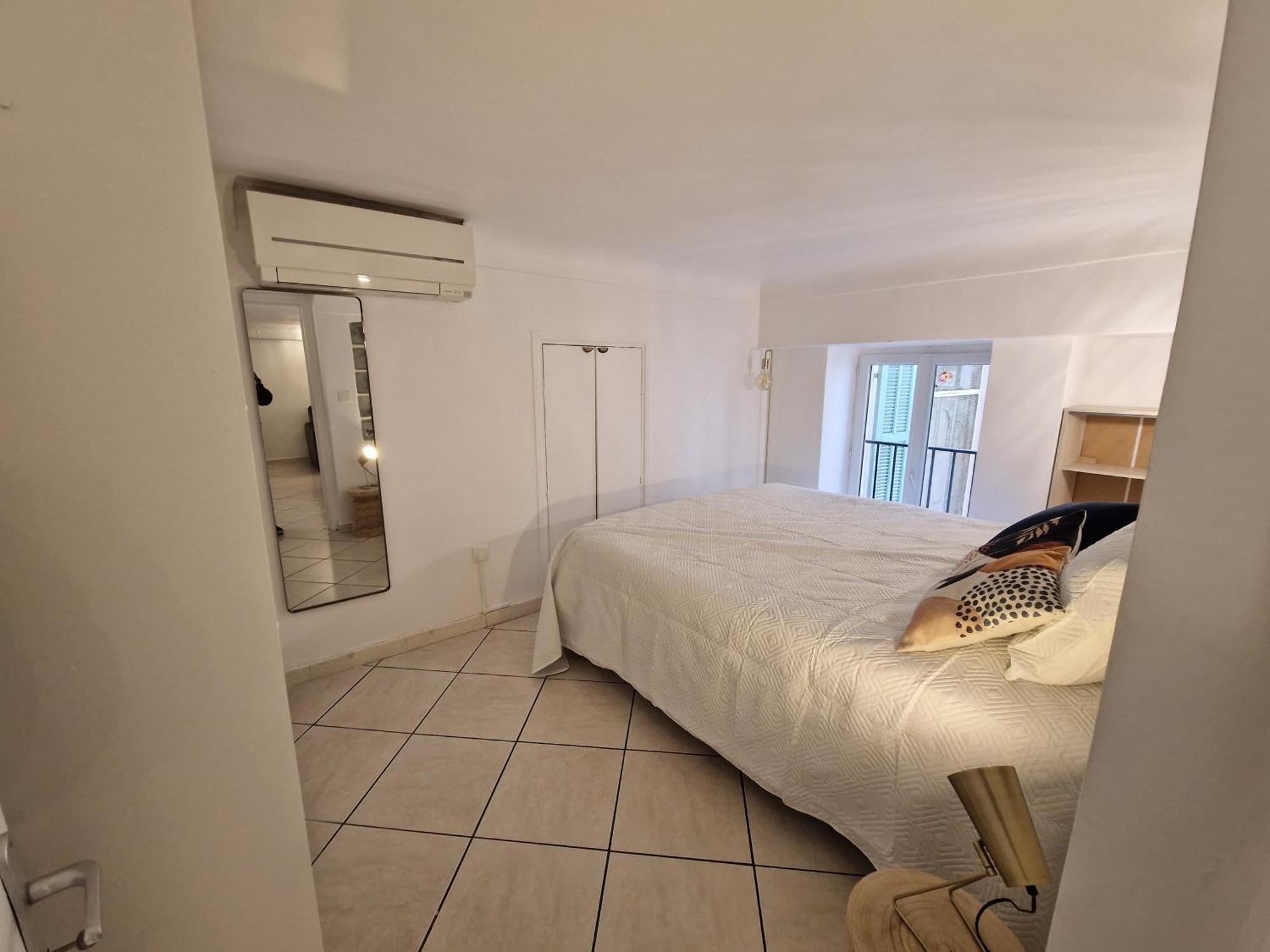 Le Cosy - Renovated In Place Massena Apartment Nizza