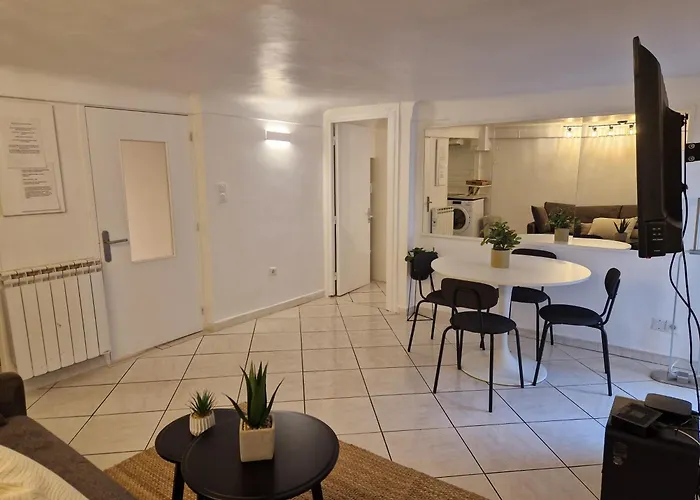 Le Cosy - Renovated In Place Massena